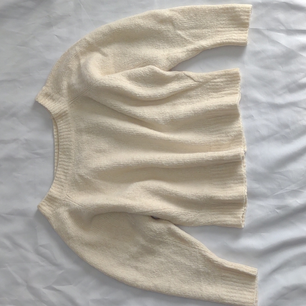 𝅺Victoria's Secret Super Soft Cream Colored Sweater